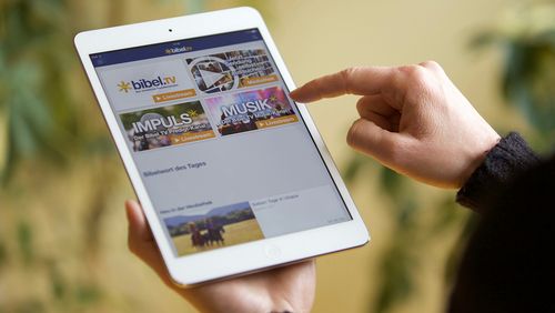 Die kostenlose Bibel TV App für Smartphones, Tablets und verschiedene TV-Plattformen